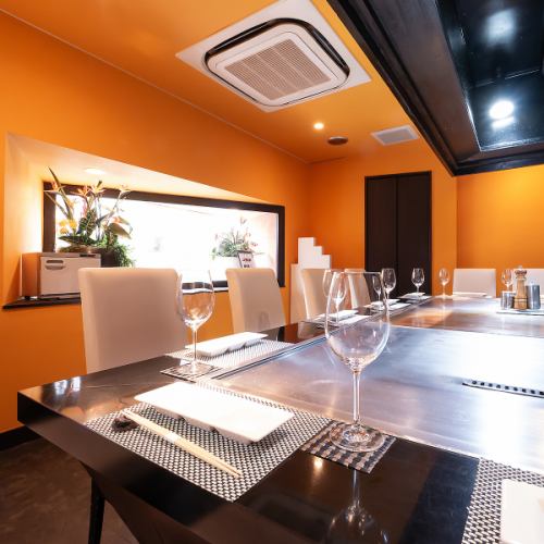 カウンターで臨場感を堪能