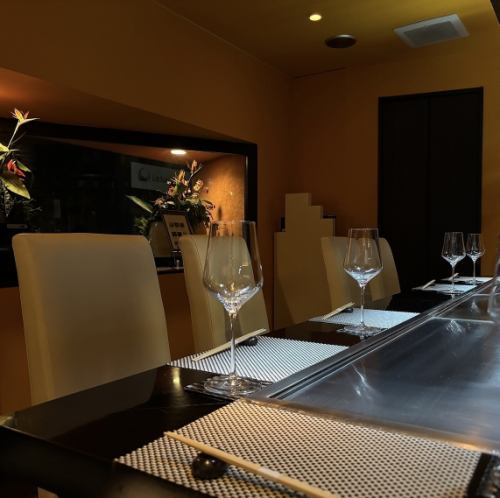 臨場感溢れるカウンター席