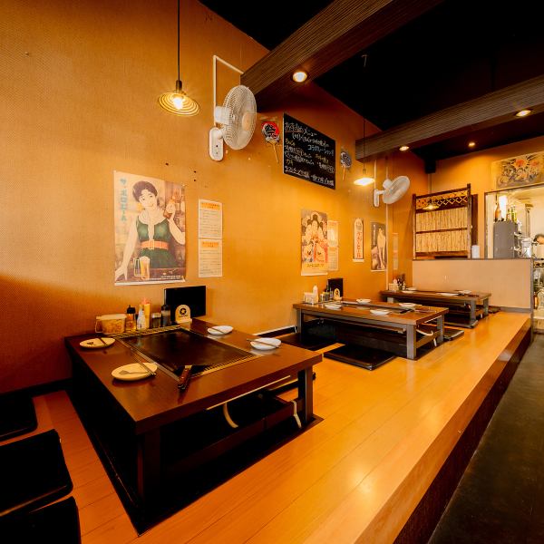 当店はゆったりくつろぎながらお食事がお愉しみいただける掘りごたつ席もご用意★鉄板を囲って、掘りごたつで優雅なひとときがお過ごしいただけます。また、少数から大勢でご利用の際は人数に応じてお席の調整も柔軟に対応いたしますので、スタッフまでお気軽にご相談ください。皆様で美味しい料理をぜひ、ご堪能ください。