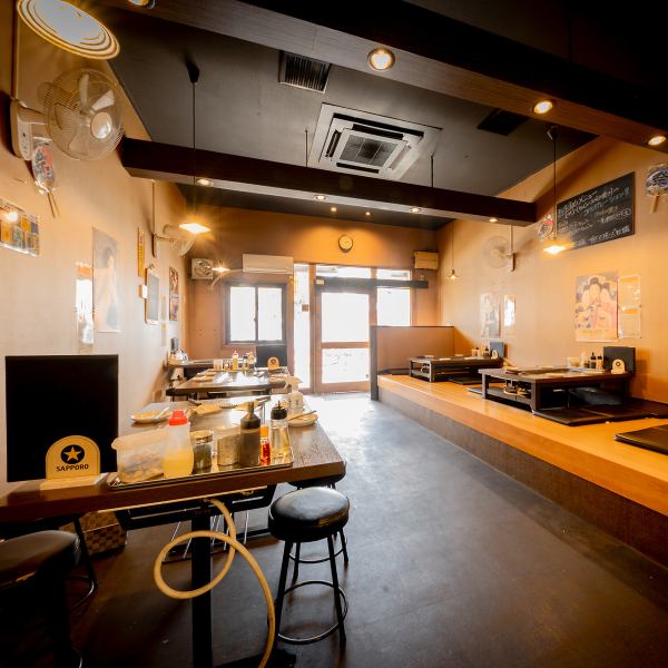 宴会や歓送迎会、打ち上げなど大勢でのご利用の際には貸切も可能です。また、宴会などに最適なコースのご用意もございますので幹事さんも皆様と一緒にお愉しみいただけます。当店はお好み焼きやもんじゃのほか、産地直送で仕入した絶品牡蠣料理がご堪能いただけます。フレッシュなままの生牡蠣や料理をぜひ、ご賞味ください