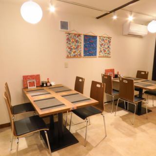 There are two tables available for two people.You can enjoy Okinawan cuisine in a relaxing atmosphere with your companions.Ideal for an intimate meal.