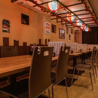 我們有適合2人或以上團體的座位。寬敞的空間非常適合與家人、同事或朋友一起用餐。座位佈置舒適，讓您可以安心享受與孩子共處的時光。