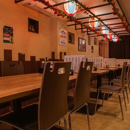 我們有適合2人或以上團體的座位。寬敞的空間非常適合與家人、同事或朋友一起用餐。座位佈置舒適，讓您可以安心享受與孩子共處的時光。