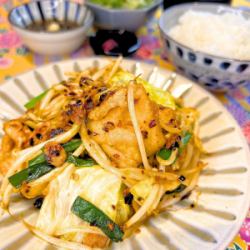 鶏唐揚げとタマナ―の島ラー油ちゃんぷるー定食