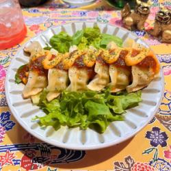 サルサソースたっぷりタコスチーズ餃子