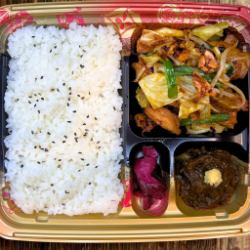 鶏唐揚げとタマナーの島ラー油ちゃんぷるー弁当