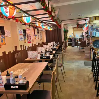 We have seating available to accommodate groups ranging from two people to large parties.With its spacious and comfortable atmosphere, it's perfect for meals with family, colleagues, or friends.The seating arrangement is designed to be comfortable and relaxing, even for those traveling with children.