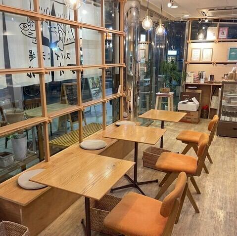 アットホームな雰囲気で当店自慢の料理をお楽しみください。