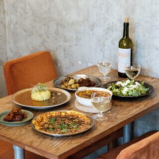 【お店一番人気】生ビールも飲み放題♪スパイス料理5品とあいがけカレーを堪能する充実コース