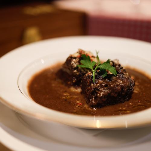 Stewed cow cheek meat with red wine