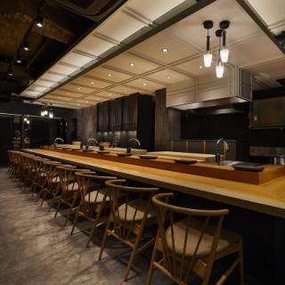 It is a counter seat that can be used by 1 person.Enjoy reasonably priced sushi and kappo cuisine while watching the chefs' vivid cooking process!