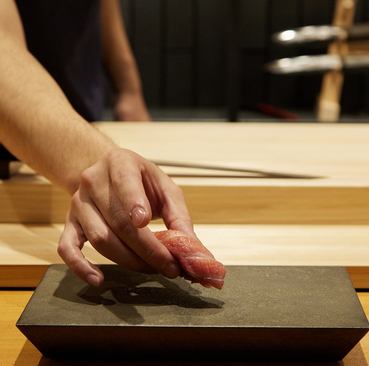 千香堂特别套餐:提供使用新鲜鱼类制作的招牌寿司