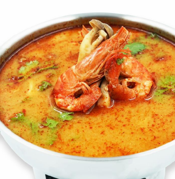 ピリッとしたスパイシーな辛味とエビや奥深い旨味が相性抜群。本場の味わいを楽しめるエビスパイシースープ