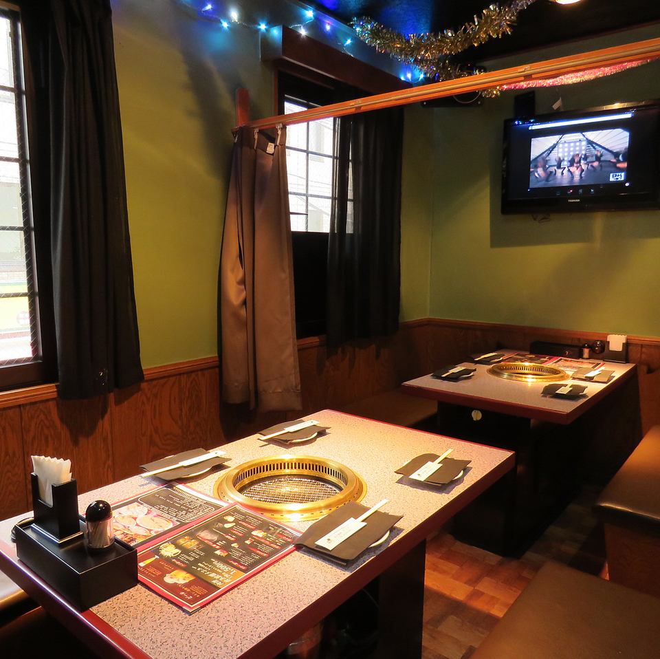 Semi-private rooms are available♪ All roaster seats with less smoke are fully equipped!