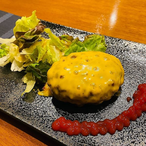目玉焼き乗せハンバーグ