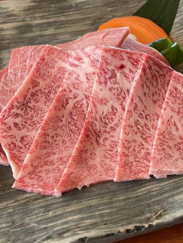 本日のオススメ

『特上和牛ヒレ』
宮崎県産黒毛和牛。
脂身の少ない赤身肉。
柔らかい高級希少部位です。
今日まで特別価格キャンペーンでお得🉐
4980円→3980円です‼️

『特上リブロース』
宮城県産黒毛和牛。仙台牛のリブロースです。
柔らかく旨味があるオススメのお肉です♪

#三千浦 #国立 #谷保 #国立グルメ #国立ランチ #国立ディナー #焼肉 #焼肉レストラン #A5ランク #黒毛和牛 ＃ホルモン #ワイン #個室 #記念日利用 #焼肉屋 #くにたち #肉 #肉好き #肉スタグラム #グルメ #東京グルメ #焼肉部 #instafood #instagood #レディースデー #リブロース #ヒレ