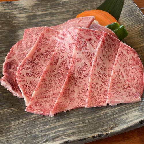 本日のオススメ

仙台牛リブロース
霜降りで脂身もサラッと口溶けの良い、美味しいお肉です。
店長オススメですよ♪

#三千浦 #国立 #谷保 #国立グルメ #国立ランチ #国立ディナー #焼肉 #焼肉レストラン #A5ランク #黒毛和牛 ＃ホルモン #ワイン #個室 #記念日利用 #焼肉屋 #くにたち #肉 #肉好き #肉スタグラム #グルメ #東京グルメ #焼肉部 #instafood #instagood #レディースデー #リブロース