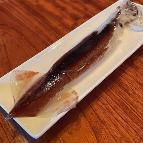 新鮮で美味しいイカ🦑入荷です♪
炭火で焼いて食べると美味しいですよー‼️

クラフトジンはじめました！

『マウシム　スパイス&ハーブ』
マウシムジンソーダ1280円

『OKA JIN 三』
オカジンソーダ780円

こちらも是非お試しくださいね♪

#三千浦 #国立 #谷保 #国立グルメ #国立ランチ #国立ディナー #焼肉 #焼肉レストラン #A5ランク #黒毛和牛 ＃ホルモン #ワイン #個室 #記念日利用 #焼肉屋 #くにたち #肉 #肉好き #肉スタグラム #グルメ #東京グルメ #焼肉部 #instafood #instagood #レディースデー #イカ焼き #クラフトジン
