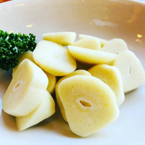 本日のオススメ

『田子町産ニンニク焼』
日本一有名なニンニクの産地、青森県田子町産の美味しいニンニクです‼️
炭火で焼くとホクホクして甘味がありとても美味しいです

『カイノミ』『塩わさカイノミ』
本日は宮崎県産黒毛和牛です
牛バラの希少部位
赤身と脂のバランスが良く取れた美味しいお肉‼️

『和牛ハラミ』
希少な和牛のハラミ‼️
柔らかく臭みもない、旨味が詰まった美味しいお肉です
輸入物のハラミとは比べものにならない美味しさ‼️

#三千浦 #国立 #谷保 #国立グルメ #国立ランチ #国立ディナー #焼肉 #焼肉レストラン #A5ランク #黒毛和牛 ＃ホルモン #ワイン #個室 #記念日利用 #焼肉屋 #くにたち #肉 #肉好き #肉スタグラム #グルメ #東京グルメ #焼肉部 #instafood #instagood #レディースデー #青森県 #田子町 #ニンニク #ハラミ