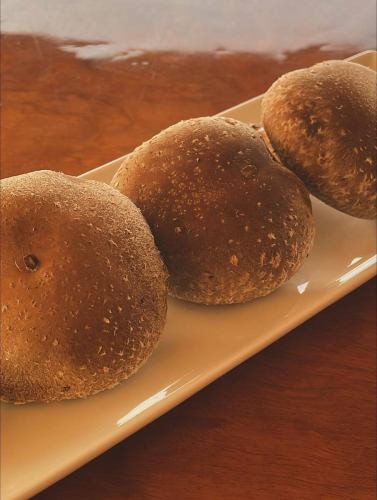 本月推荐午餐
“国产牛肝韭菜炒套餐 1500日元”
美味的炒肝韭菜!
“牛排盖饭午餐 1800日元”
用美味的肉皮制成的牛排!
“特选烤香菇 700日元”
来自新潟县的又大又美味的香菇到货啦!
特级和牛菲力牛排
美味的冲绳黑和牛生牛柳
限量特价活动
4980日元→3980日元‼️
#Michiura #Kunitachi #Yaho #KunitachiGourmet #KunitachiLunch #KunitachiDinner #Yakiniku #YakinikuRestaurant #A5Rank #WagyuBeef #Hormone #Wine #PrivateRoom #周年纪念#YakinikuRestaurant #Kunitachi #Meat #MeatLover #MeatStagram #Gourmet #TokyoGourmet #YakinikuClub #Instafood #Instagood #SteakBowl #Stir-friedLiverAndLeafSetMeal #Niigata #ShiitakeMushrooms #Okinawa #Fillet