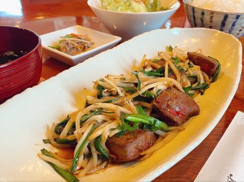 11月のオススメランチ
『国産牛レバニラ炒め定食1500円』
国産牛レバーが美味しいレバニラ炒め‼️
『ステーキ丼ランチ1800円』
旨味のあるハラミを使用したステーキ丼‼️
#三千浦 #国立 #谷保 #国立グルメ #国立ランチ #国立ディナー #焼肉 #焼肉レストラン #A5ランク #黒毛和牛 #ホルモン #ワイン #個室 #記念日利用 #焼肉屋 #くにたち #肉 #肉好き #肉スタグラム #グルメ #東京グルメ #焼肉部 #instafood #instagood #ステーキ丼 #レバニラ