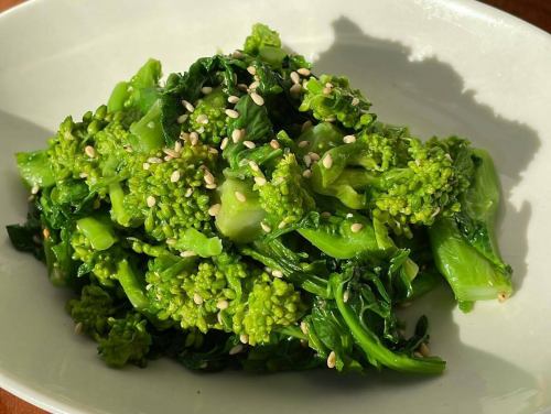 美味しいレバー入荷してます‼️
ランチは『レバニラ炒め定食1500円』がオススメです♪
焼肉は『レバカク』がオススメ！角切りレバーを自家製ごま油で食べる人気メニュー♪

季節限定
『菜の花のナムル』
『いちごのミルフィーユ』
もオススメです♪

和牛ハラミ、和牛カルビも美味しいの入荷してますよー

#三千浦 #国立 #谷保 #国立グルメ #国立ランチ