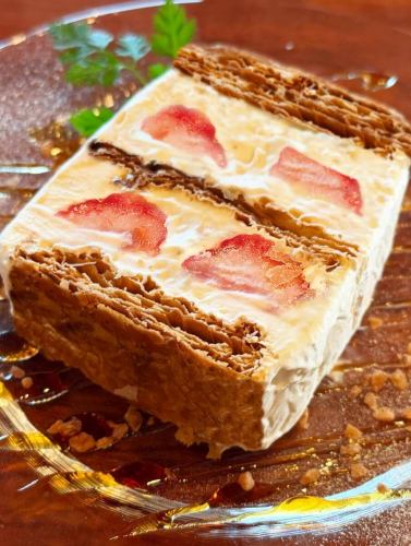 1月の月替わりランチ
オススメは…
『レバニラ炒め定食1500円』
サラダ、小鉢、ライス、スープ、コーヒー付
国産牛のレバーが美味しい‼️
『ポトフランチ1600円』
寒い日に体が温まるメニューです！

季節限定ナムル『菜の花のナムル』もオススメです。
ほんのりした苦味と自家製ごま油の香りが美味しい逸品です。

季節限定スウィーツも‼️
『いちごのミルフィーユ』毎年人気のスウィーツです‼️

和牛ハラミ、レバカクも美味しいの入荷してます♪

#三千浦 #国立 #谷保 #国立グルメ #焼肉