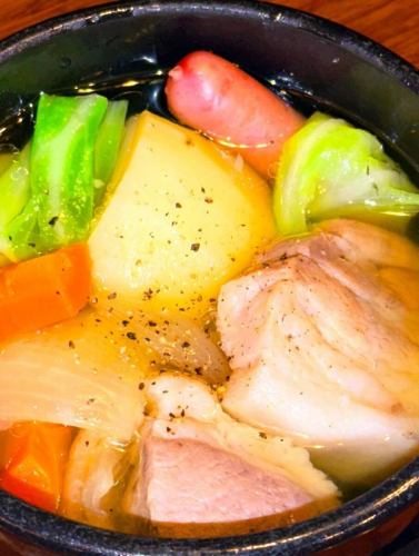 今月の月替わりランチ
オススメは…
『ポトフランチ』寒い日に体が温まるメニューです。
『レバニラ炒め定食』大人気‼️国産牛レバー美味しいです。

本日レディースデー
女性のお客様には食後にアイスクリームをサービス‼️
今週は『マロンのアイスクリーム
』#国立 #谷保 #国立グルメ #国立ランチ