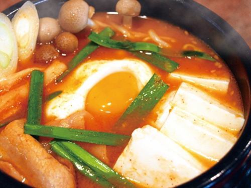 2月月替わりランチ
オススメは…
『ステーキ丼ランチ』『レバニラ炒め定食』『チゲ鍋ランチ』です‼️

#三千浦 #国立 #谷保 #国立グルメ #国立ランチ