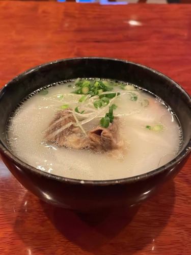 今天的推荐
“贡丹汤”
用牛尾慢炖5小时制成的美味汤品。
草莓千层酥
非常受欢迎的时令甜点
“杠杆”
一道很受欢迎的菜肴，用自制芝麻油烹制的鸡肝丁。
「和牛牛腩排」
我们有美味的和牛裙边牛排现货！

#道浦 #Kunitachi #Yaho #KunitachiGourmet #Yakiniku