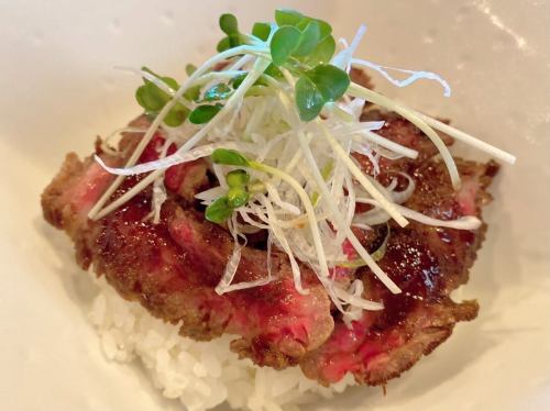 二月月度午餐
建议是……
“牛排盖饭午餐”、“炒肝葱套餐”和“韩式火锅午餐”‼️

#道浦 #国立 #Yaho #国立美食 #国立午餐