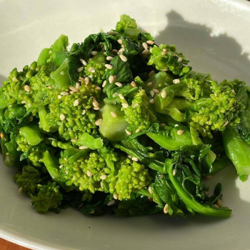 美味しいレバー入荷してます♪
新鮮な角切りレバーを自家製ごま油で食べる『レバカク』が美味しいです‼️
ランチの『レバニラ炒め定食1500円』もオススメですよー♪

『菜の花のナムル』
ほのかな苦味が美味しい季節限定ナムルです！

『和牛ハラミ』
美味しいハラミ入荷してます‼️霜降りで柔らかく独特の歯応えと旨味が魅力の部位です。

2月20日、21日は『ワインの日🍷』
全てのワインが20％OFFのお得な日🉐

#三千浦 #国立 #谷保 #国立グルメ #焼肉