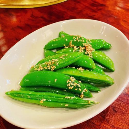 本日のオススメ

『レバカク』
今日も新鮮で美味しいレバー入荷しました‼️
角切りレバーを自家製ごま油で食べるレバカクがオススメ‼️

『スナップエンドウのナムル』
サクサクの歯応えが美味しい季節限定ナムルです♪

『和牛カルビ』
今日のカルビは仙台牛‼️
霜降りで柔らかく旨味もある美味しいカルビです‼️

『和牛ハラミ』
美味しいハラミ入荷してます‼️

#三千浦 #国立 #谷保 #国立グルメ #焼肉