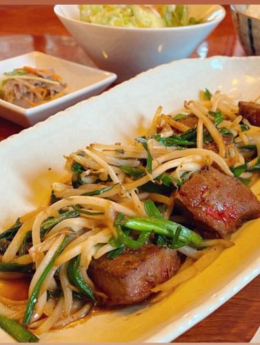 3月の月替わりランチです！
『ステーキ丼ランチ』
『モツ鍋ランチ』
『トントロランチ』
『韓流石焼うどん』

『レバニラ炒め定食』大人気なので継続して提供してます♪

本日のオススメ
『和牛カルビ』仙台牛の美味しいカルビです！
『和牛ハラミ』美味しいハラミ入荷してます！
『レバカク』自家製ごま油で食べるレバー！
『スナップエンドウのナムル』季節限定ナムル

#三千浦 #国立 #谷保 #国立グルメ #国立ランチ