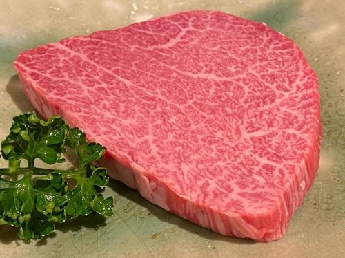 本日のオススメ
『特選和牛ヒレ』
仙台牛の美味しいヒレ入荷してます♪
今日と明日だけ特売致します‼️
通常4980円を3980円で‼️
お得なこの機会に是非美味しいヒレをお召し上がりくださいね♪
『春ごぼうのキムチ』
ごぼうを甘辛いヤンニョンと自家製ごま油でキムチにしました。
『スナップエンドウのナムル』
大人気の季節限定ナムルです‼️
サクサクの歯応えが美味しいです。
毎月29日は『肉の日』
和牛カルビが30%OFFのお得な日🉐
明日3月29日は肉の日です🍖
#三千浦 #国立 #谷保 #国立グルメ #焼肉