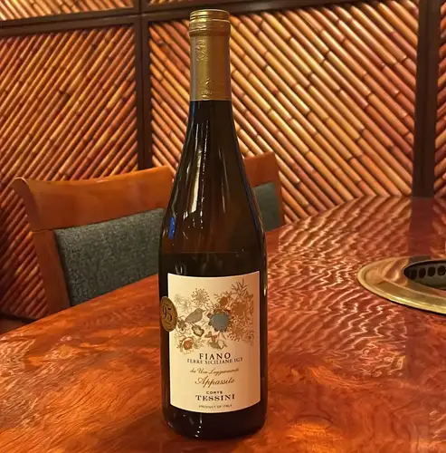 本日ワインの日最終日🍷
全てのワインが20%OFFのお得な日🉐
今月のオススメのワイン🍷
『コルテ・テッシーニ・フィアーノ・アパッシーテ』
グラス:750円
ボトル:3600円
ワインの日価格グラス:600円🉐
ワインの日価格ボトル:2880円🉐
イタリア、シチリアのふくよかで香り豊かな白ワイン
きのこ🍄が美味しい季節になりましたね。
『きのこホイル焼き』
『きのこ盛り合わせ』
『きのこチーズ石焼』
オススメですよ〜
#三千浦 #国立 #ワイン #きのこ #焼肉
