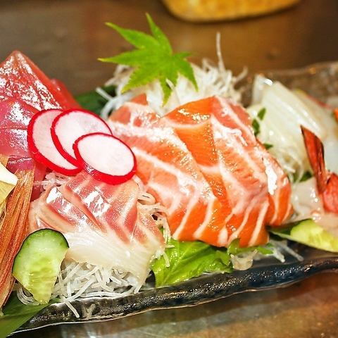 Sashimi made with fresh fish procured from the market! Available in 3, 4, and 5 types