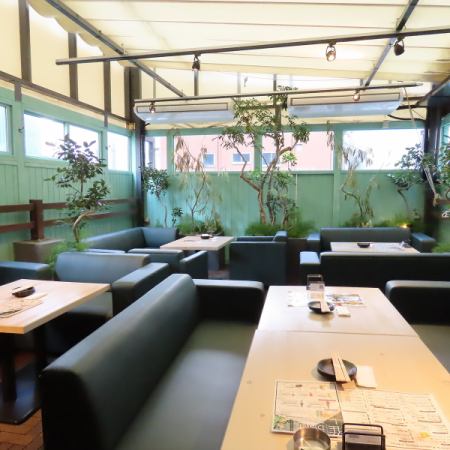 最大30名様！ 少人数から大人数まで移動可能なテーブル席あり！プライベートでも宴会でも様々なシーンにご対応可能です♪（※繁忙期等、貸切のご案内を致しかねる場合がございます。）