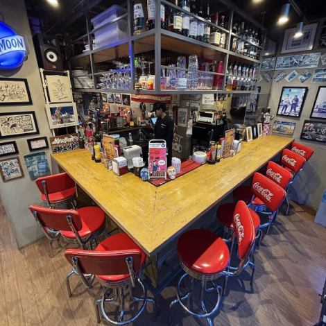 もちろん2軒目利用も大歓迎★そんな時は是非ダイナーの醍醐味カウンターへどうぞ！！スタッフも会話に混ぜて下さいね！笑わせまくってお客様の腹筋壊します♪特に恋バナ希望。