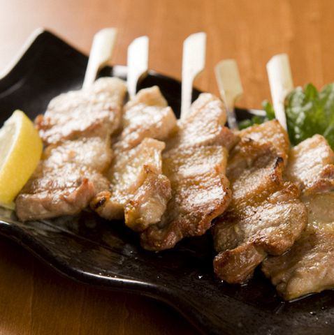 Six black and white pork grilled with salt