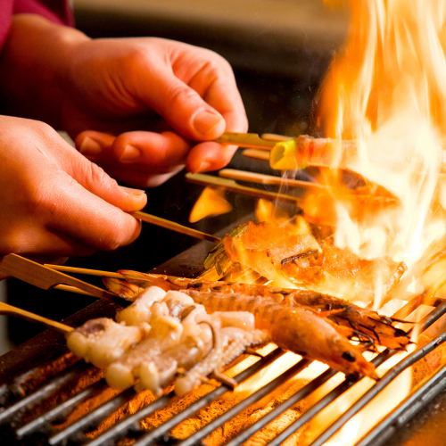 ≪库存时令食材≫ day用Bicho木炭立即烤制当天的肉和鱼，并在烤串和炉边食用♪