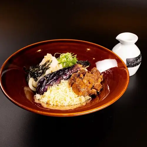 すじと揚げ茄子のぶっかけうどん