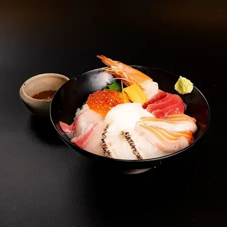 漁港直送の海鮮丼
