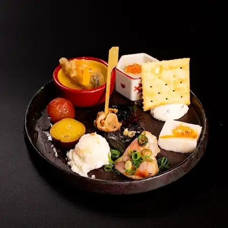 季節の前菜八寸盛り合わせ（一人前）