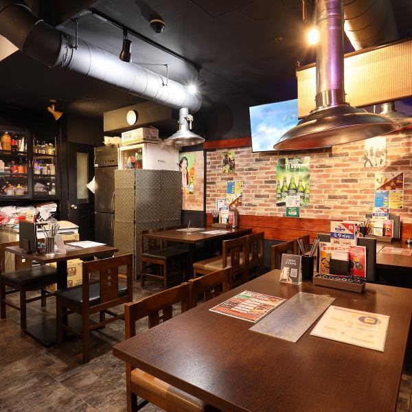 開放的で居心地の良い店内は、初めての方でも自然とくつろげるカジュアルな雰囲気。家族連れや学生さんも立ち寄りやすく、スパイス料理と優しいサービスが心をほぐす、あたたかなアジアンダイニングです。