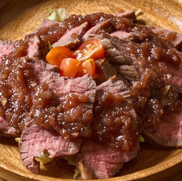 【ローストビーフ】柔らかい食感に濃厚な旨味がたまらない逸品