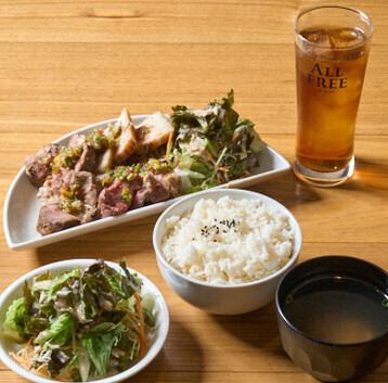 【ミックスシュラスコ定食】ランチでリーズナブルにお肉を味わう