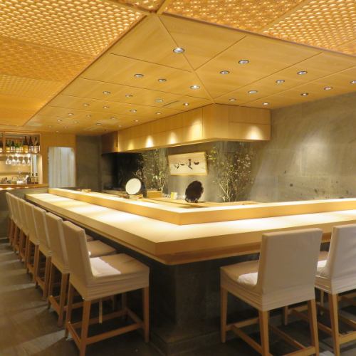 <p>It is a Japanese space stuck to natural materials and you can enjoy the skills and culture of Japanese architecture! Please spend a special time at our shop which can be used for special occasions such as entertainment and dinner ♪</p>