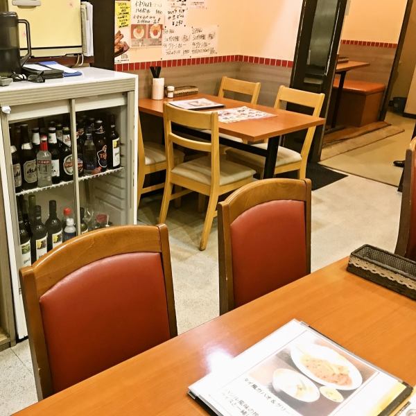 広々とした落ち着いた店内には、テーブル席をご用意しております。こじんまりしていながらも、落ち着いてお食事が出来るのでランチタイムには近隣のサラリーマンやOLさんも多くいらっしゃいます。