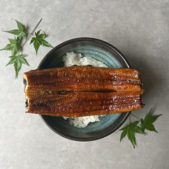 <<Summer only>> [Food only] A generous serving of carefully selected domestic eel."Special Unadon Set"